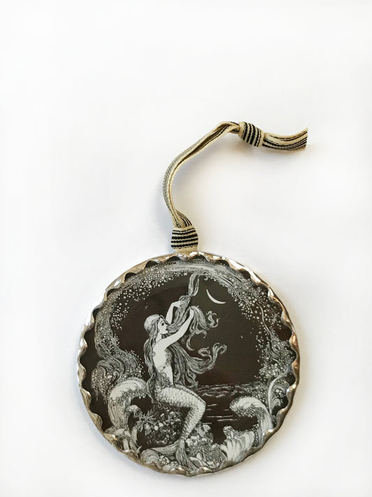 Mermaid and the Moon